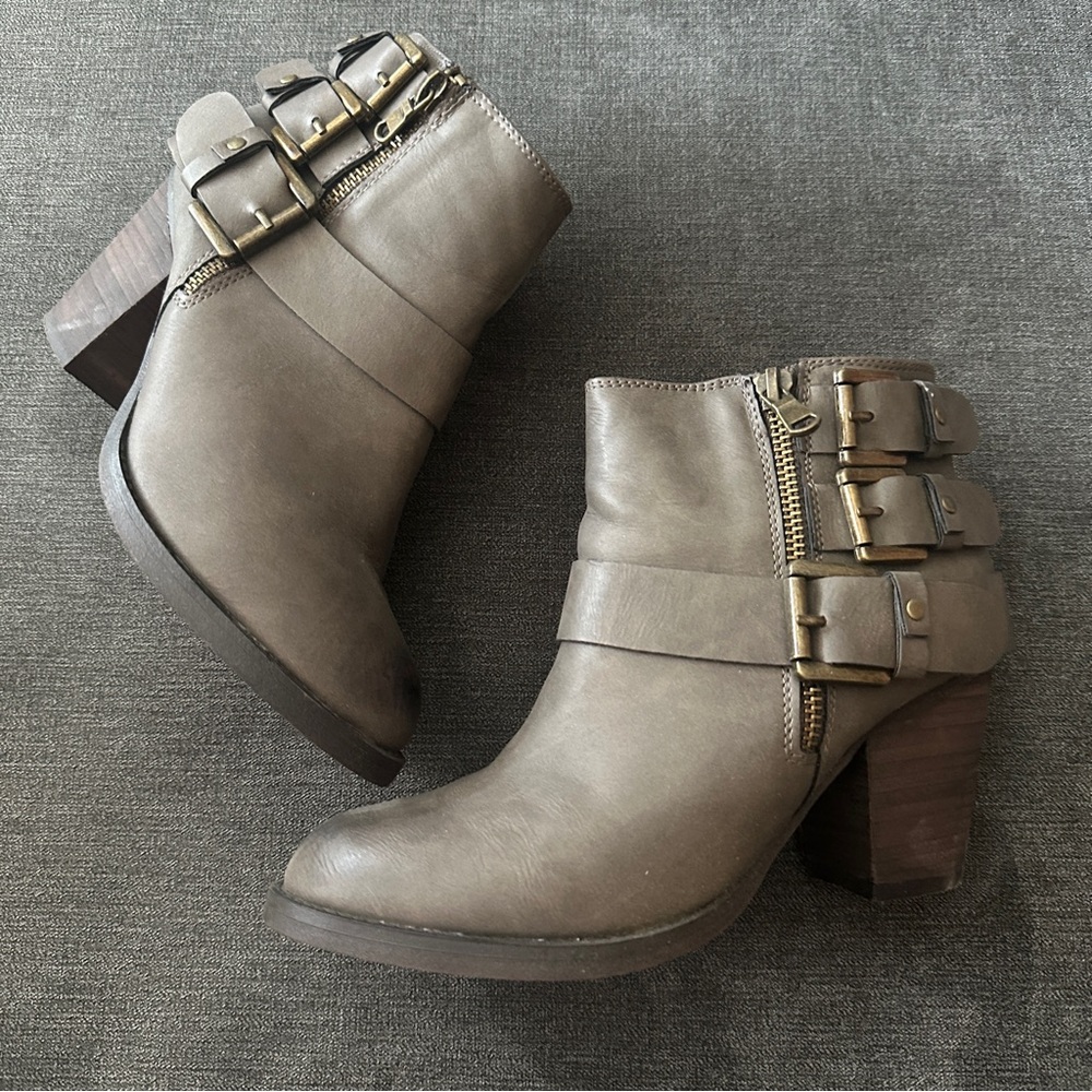Stylish Gray Ankle Boots with Buckle Detail mossimo size 6.5